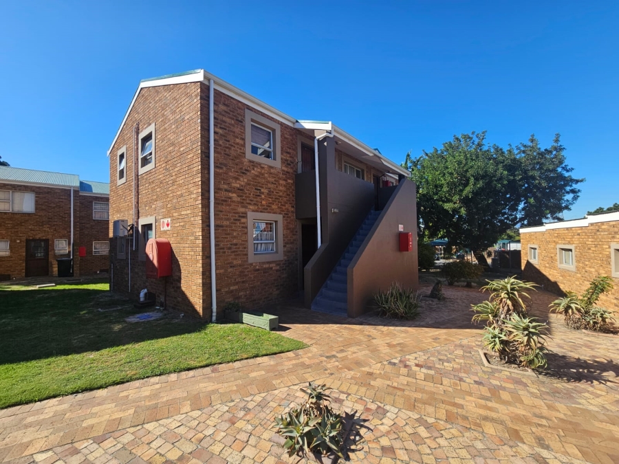 1 Bedroom Property for Sale in Oakglen Western Cape